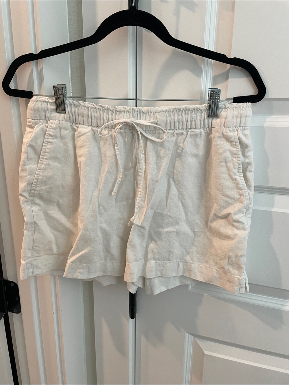 Women’s Drawstring Linen-Blend Shorts in Ivory